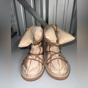 NWOT Fabletics Women's Cozy Lounge Slipper Bootie Size 6